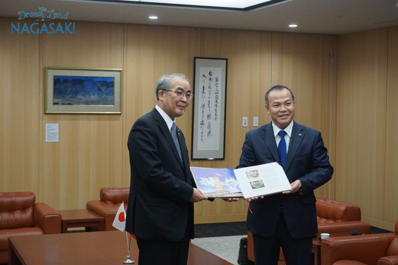 Đại sứ Vũ Hồng Nam